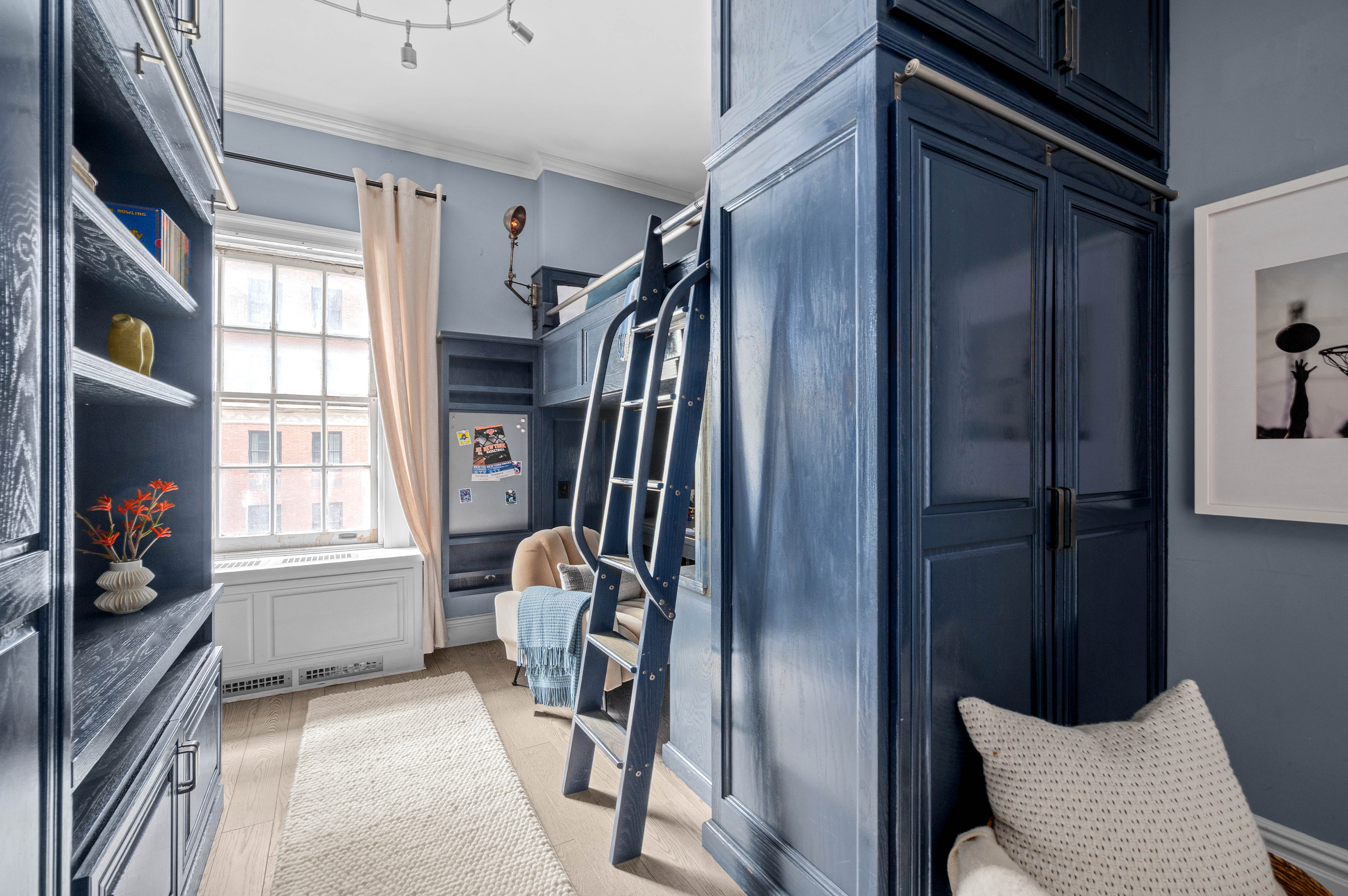 45 East 66th Street, Unit 3W Manhattan, NY 10065 - Photo 17 of 25 Gallery Image 17