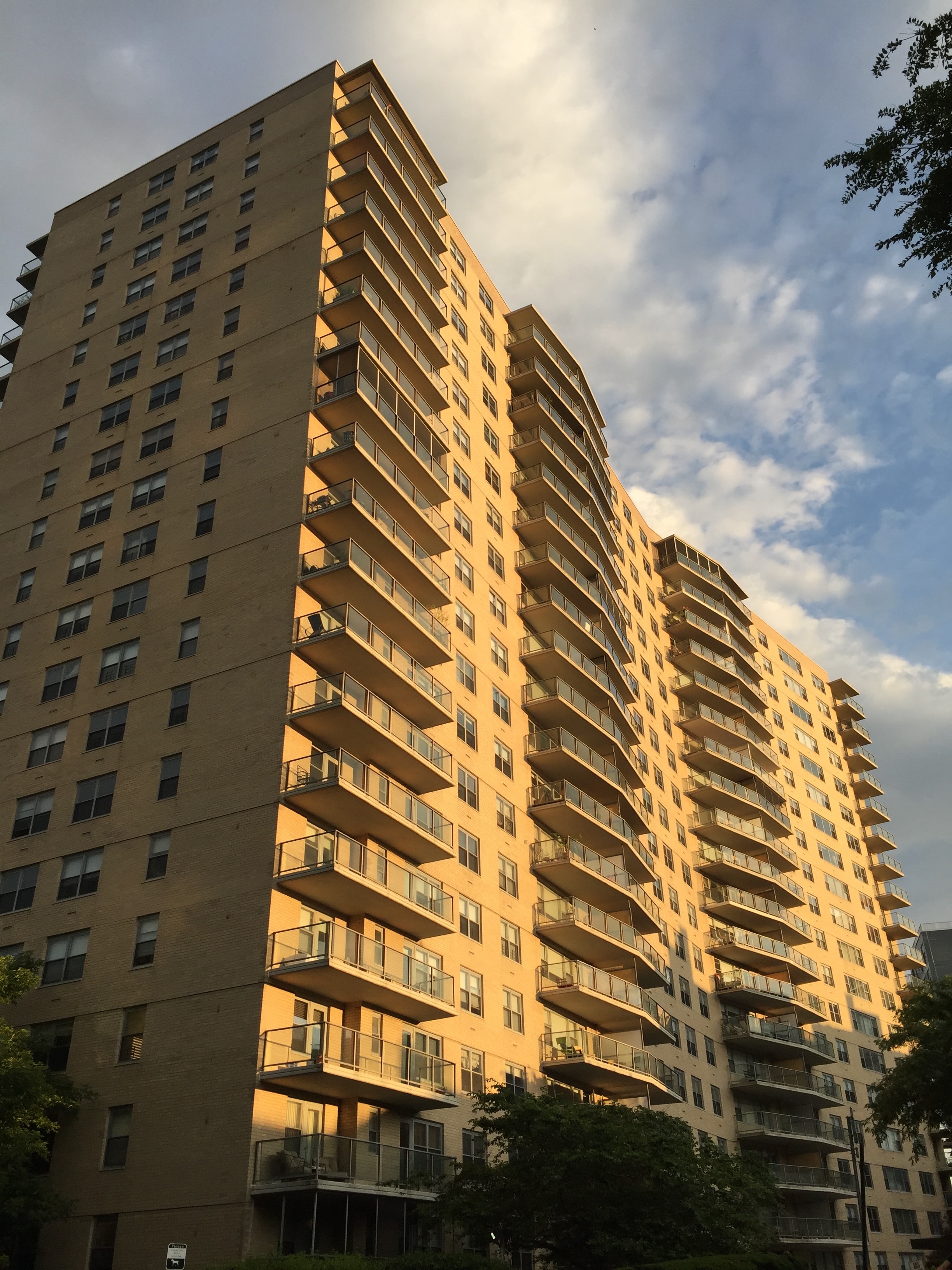 2500 Johnson Avenue, Unit 5E Bronx, NY 10463 - Photo 8 of 12 a front view of a building