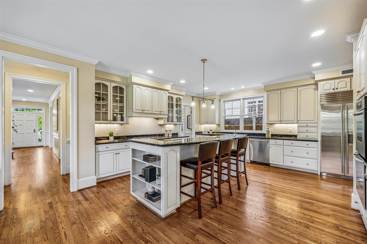 6012 Walhonding Road Bethesda, MD 20816 - Photo 15 of 59 Gallery Image 15