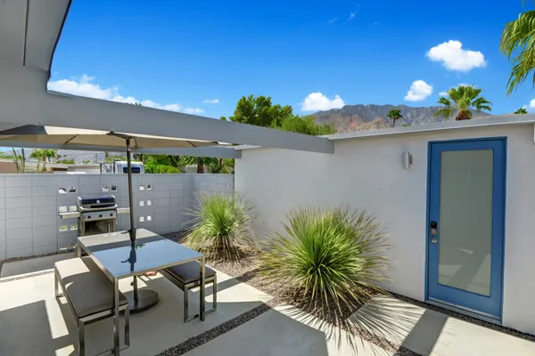 $1,075,000 | 406 East Desert Holly Circle, Palm Springs, CA 92262
