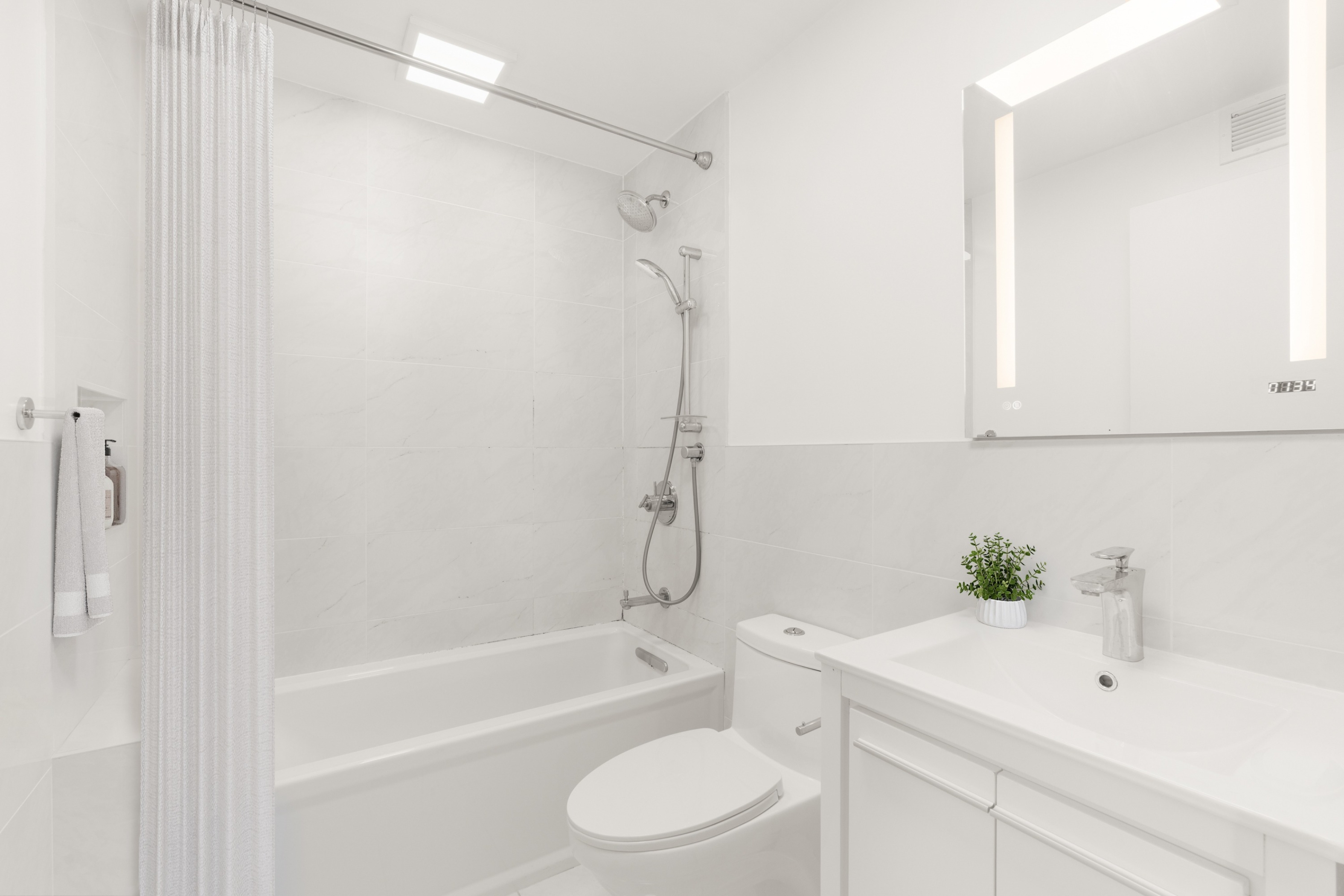 188 East 64th Street, Unit 1601 Manhattan, NY 10065 - Photo 5 of 8