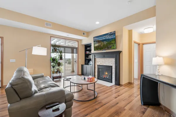 $249,900 | 1244 County Rd D East, Unit 206, St. Paul, MN 55109