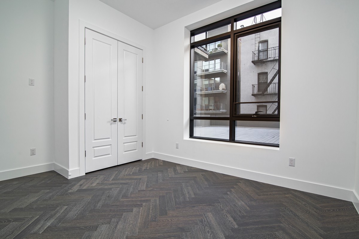 11-12 44th Drive, Unit 2B Queens, NY 11101 - Photo 12 of 15