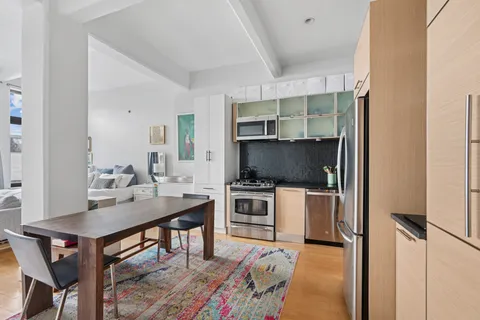 $685,000 | 242 South 1st Street, Unit 2B | Williamsburg