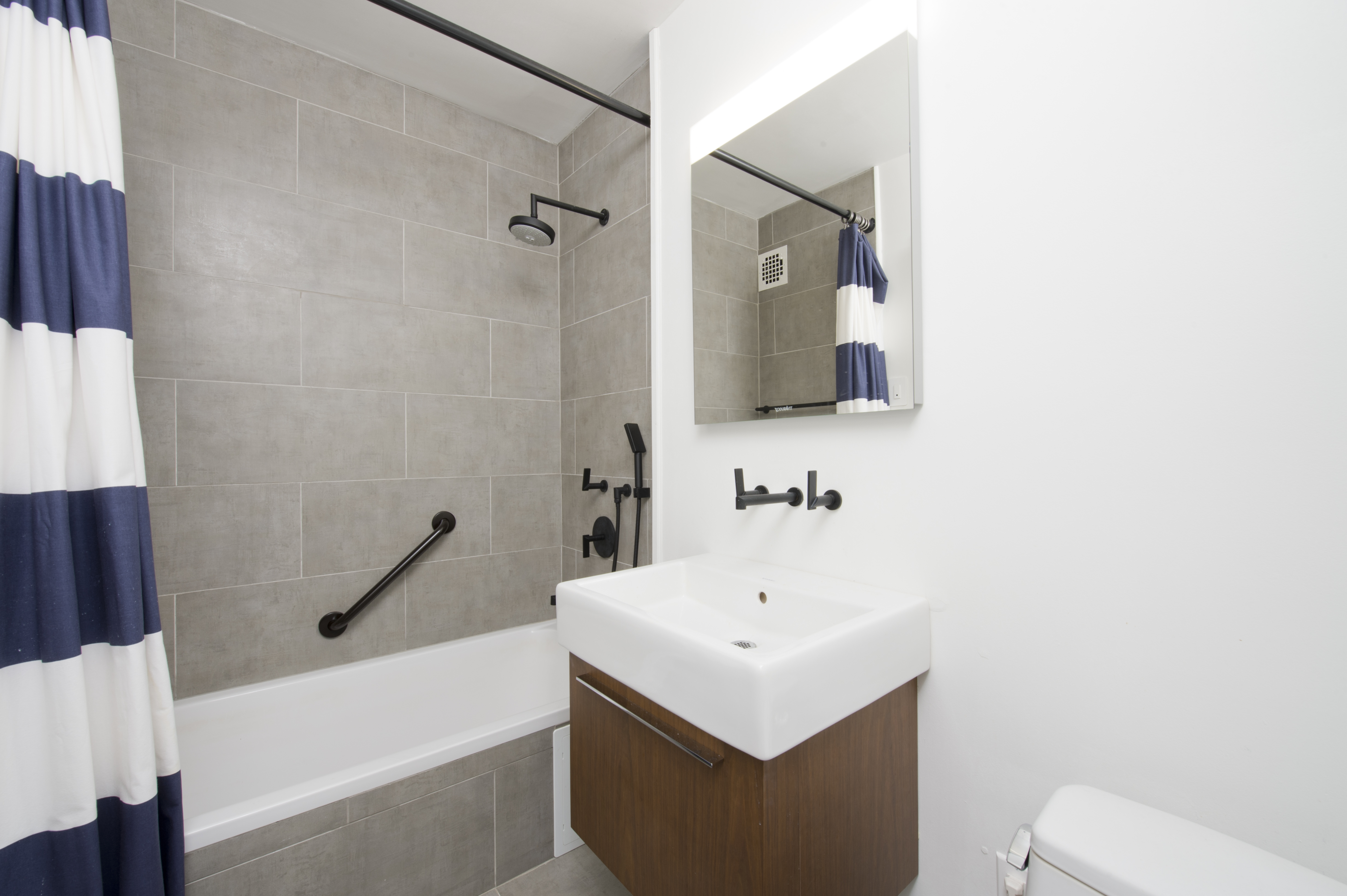 165 Christopher Street, Unit 1J Manhattan, NY 10014 - Photo 3 of 13