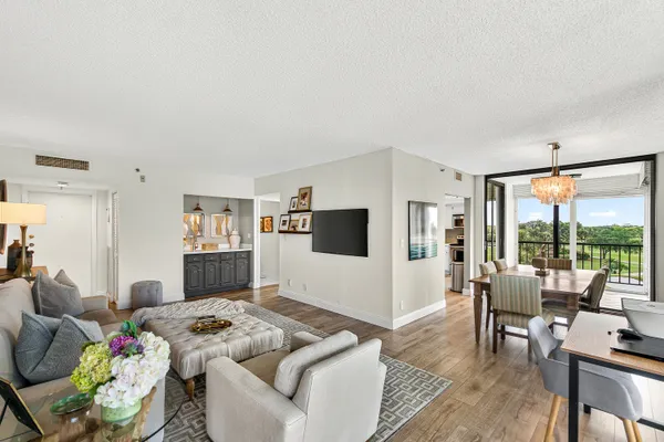 $499,000 | 6797 Willow Wood Drive, Unit 6054, Boca Raton, FL 33434