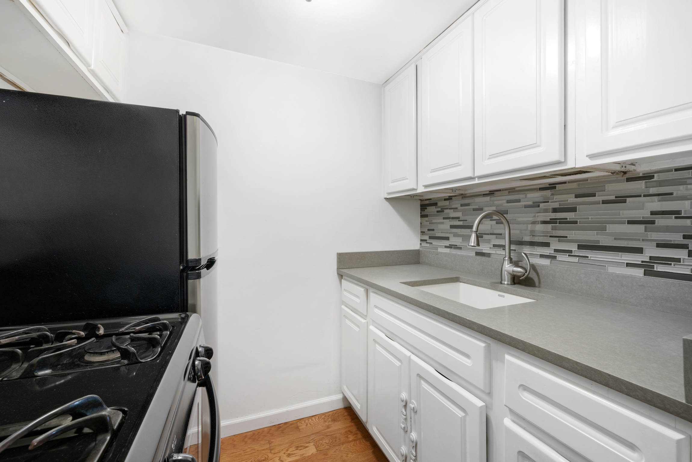 111 Hicks Street, Unit 18M Brooklyn, NY 11201 - Photo 5 of 10 a kitchen with a sink and a stove