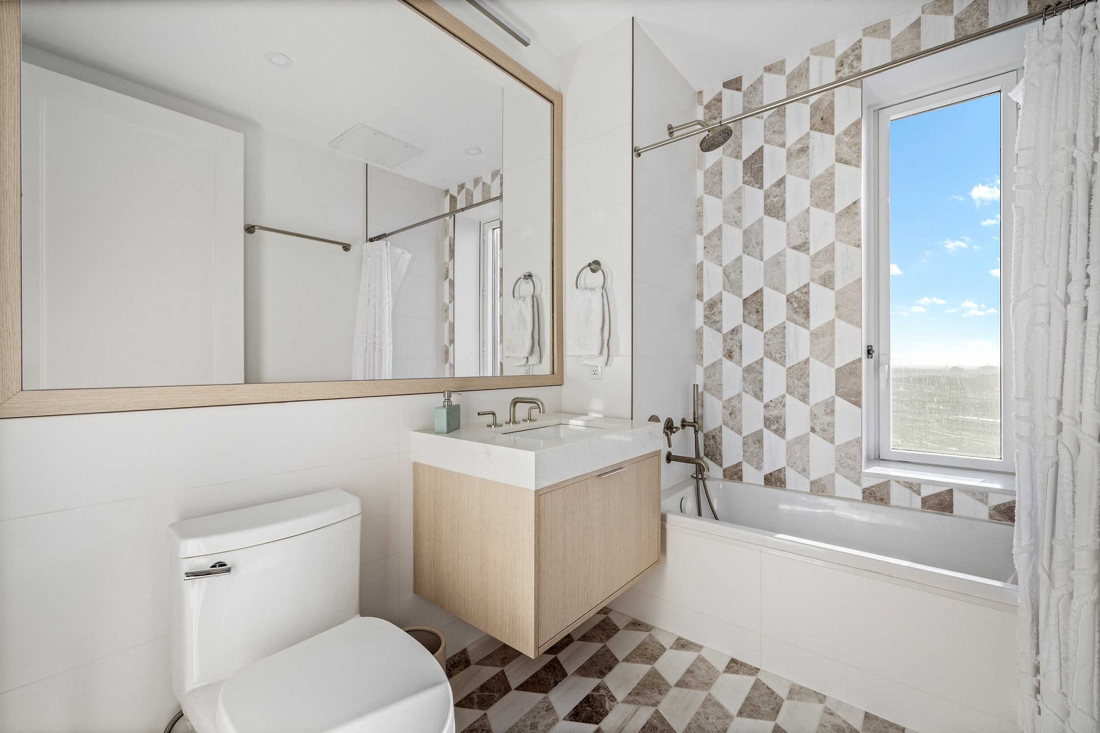 29-18 41st Avenue, Unit 24C Queens, NY 11101 - Photo 14 of 30 Gallery Image 14