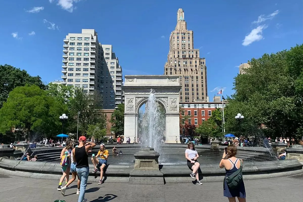 $2,895,000 | 11 5th Avenue, Unit 8AB | Greenwich Village