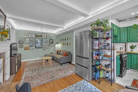 $425,000 | 333 East 43rd Street, Unit 909 | Midtown East