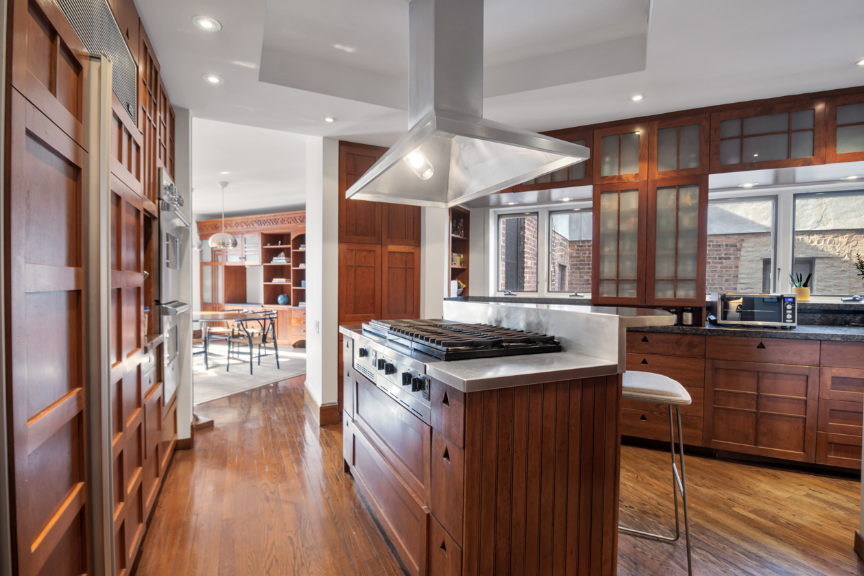 157 East 81st Street, Unit 8 Manhattan, NY 10028 - Photo 8 of 19