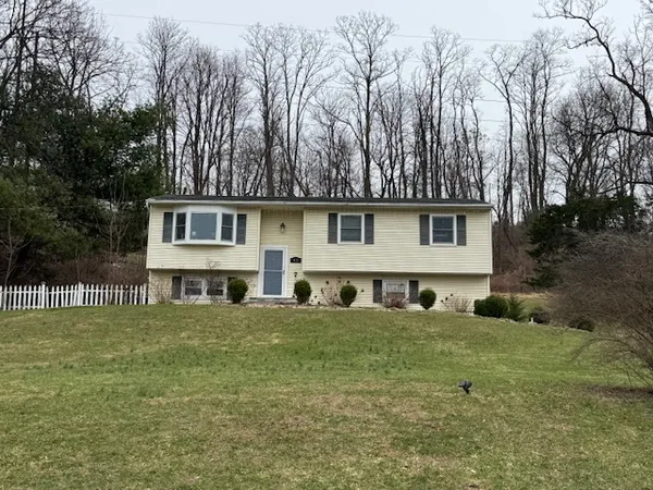 $525,000 | 40 Amherst Lane, Wappingers Falls, NY 12590