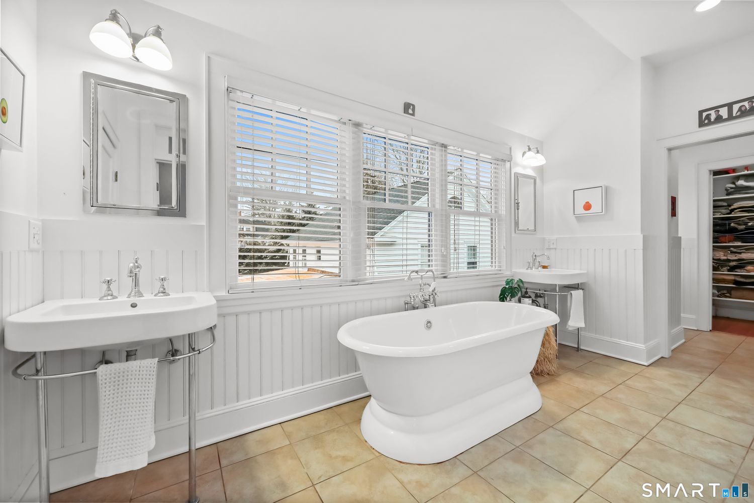 164 Wakeman Road Fairfield, CT 06824 - Photo 20 of 39