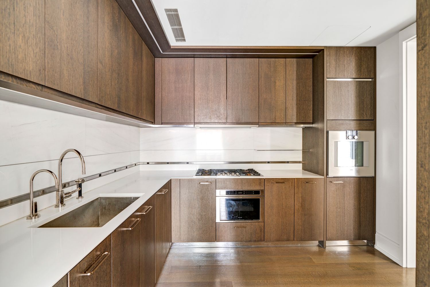 $9,945 | 301 East 50th Street, Unit 12A | Midtown East