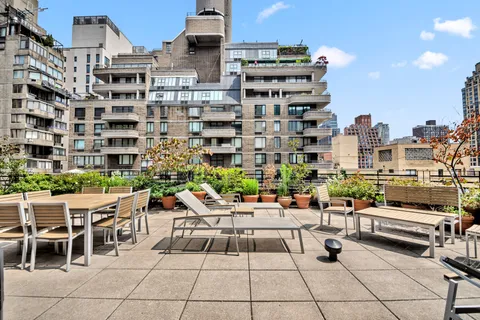 $425,000 | 310 East 49th Street, Unit 1E | Midtown East