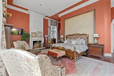 $24,000,000 | 7613 Bay Colony Drive, Naples, FL 34108
