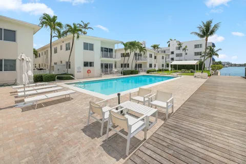 $425,000 | 1130 Venetian Way, Unit 1D, Miami Beach, FL 33139