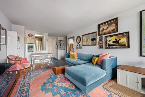 $995,000 | 515 East 72nd Street, Unit 11N | Lenox Hill