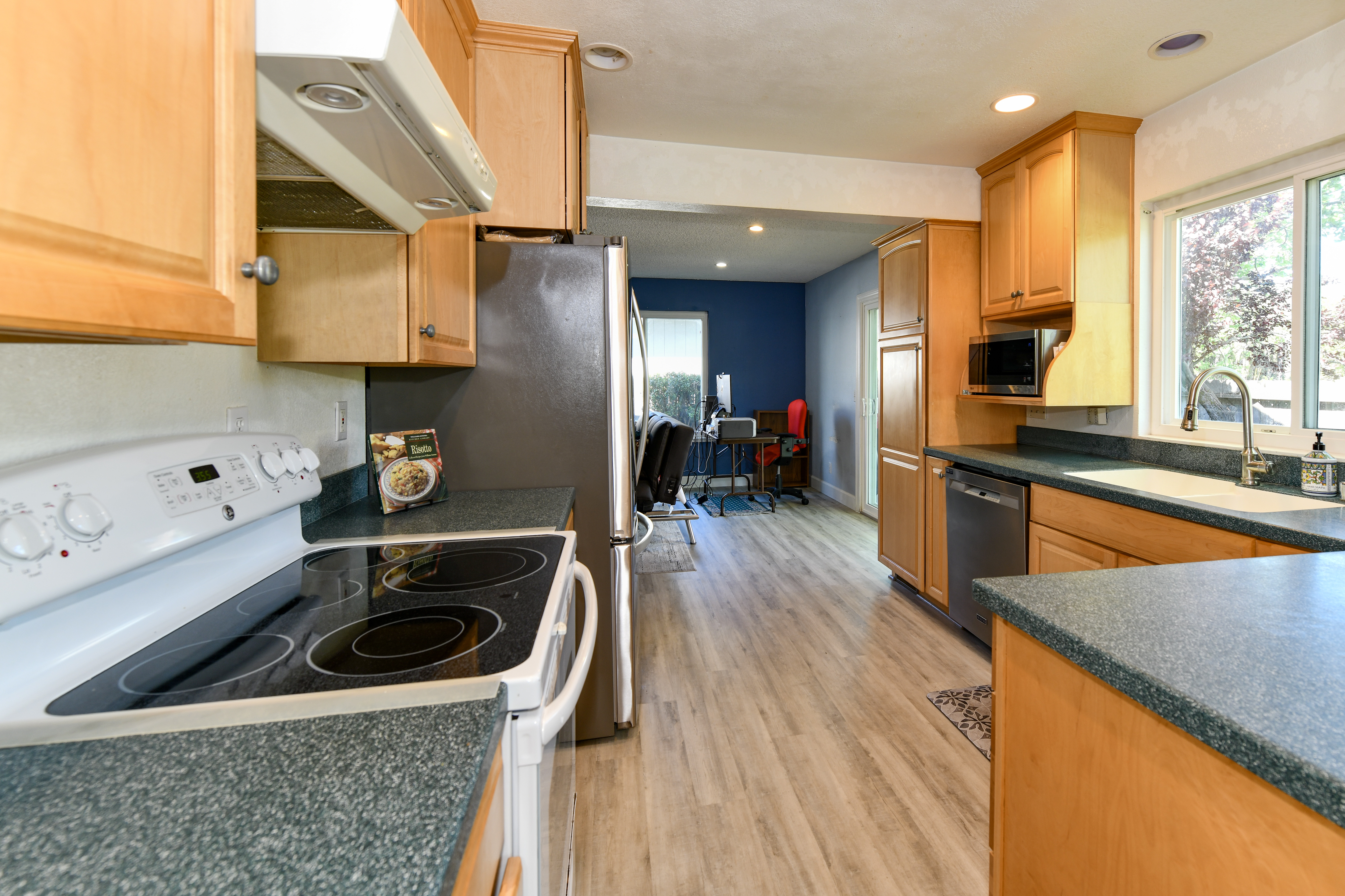 1106 Noyo Place Santa Rosa, CA 95401 - Photo 8 of 27