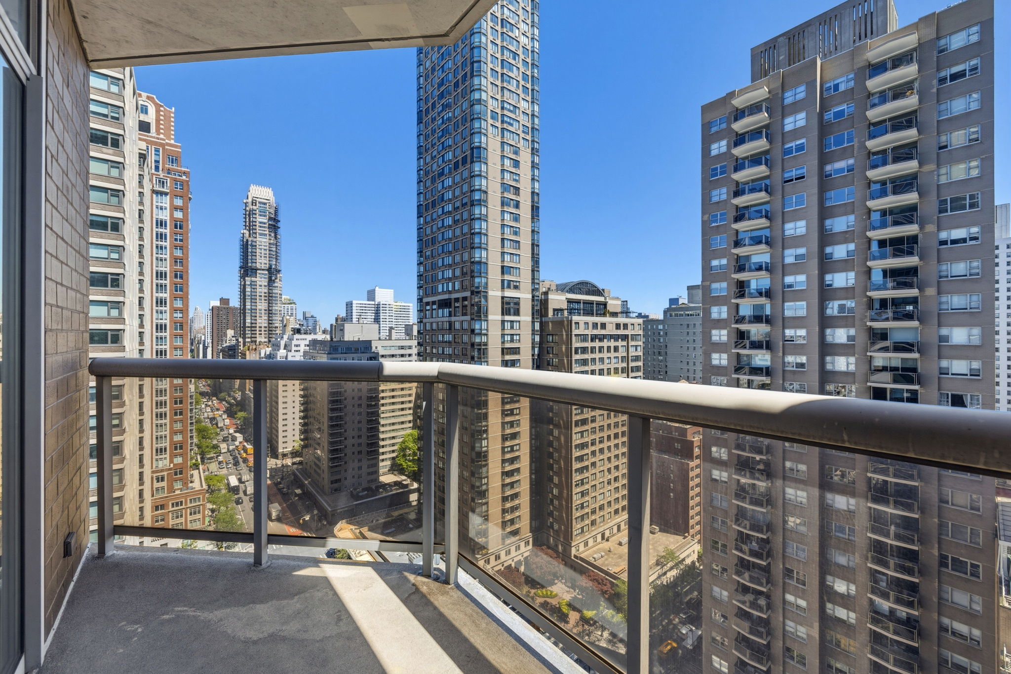 188 East 64th Street, Unit 2104 Manhattan, NY 10065 - Photo 6 of 12