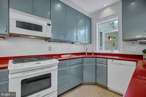 $1,425,000 | 5120 Wilson Lane, Bethesda, MD 20814