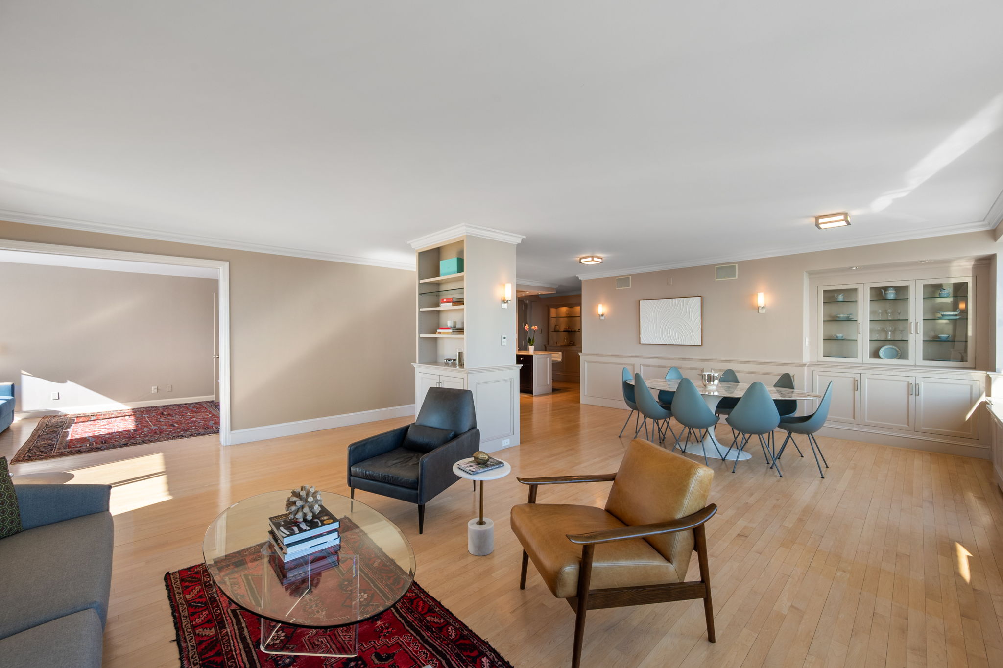 65 East India Row, Unit 38 F/G Boston, MA 02110 - Photo 6 of 32 a living room with furniture and a large window