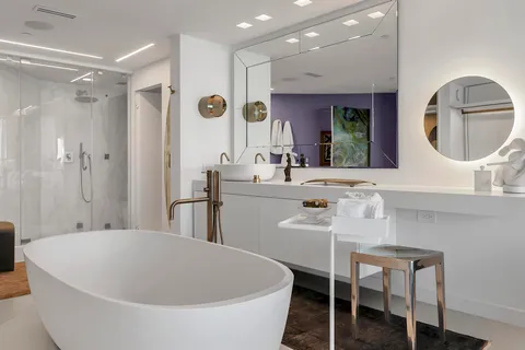 $2,295,000 | 10 Venetian Way, Unit 904, Miami Beach, FL 33139