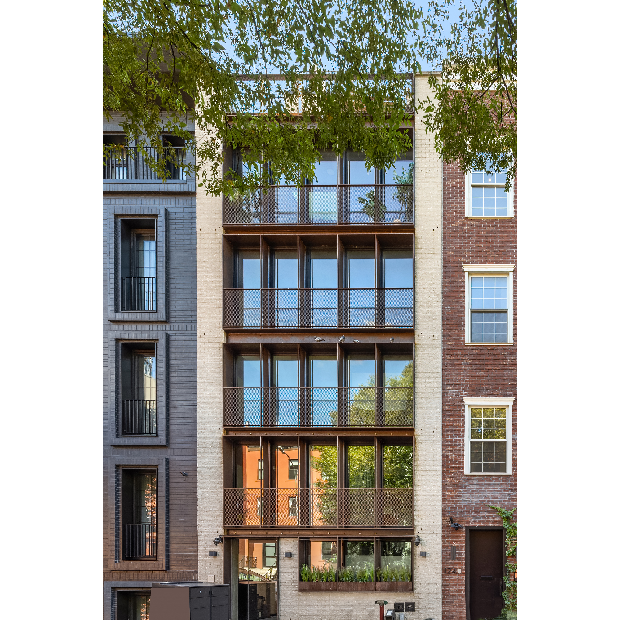 126 South 2nd Street, Unit GARDEN Brooklyn, NY 11249 - Photo 2 of 30 a view of a large building