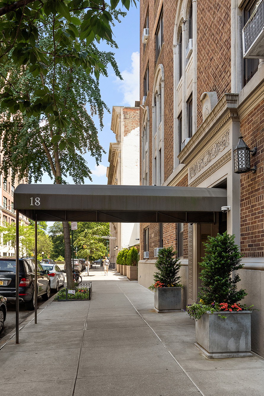 18 West 70th Street, Unit 7C Manhattan, NY 10023 - Photo 11 of 17