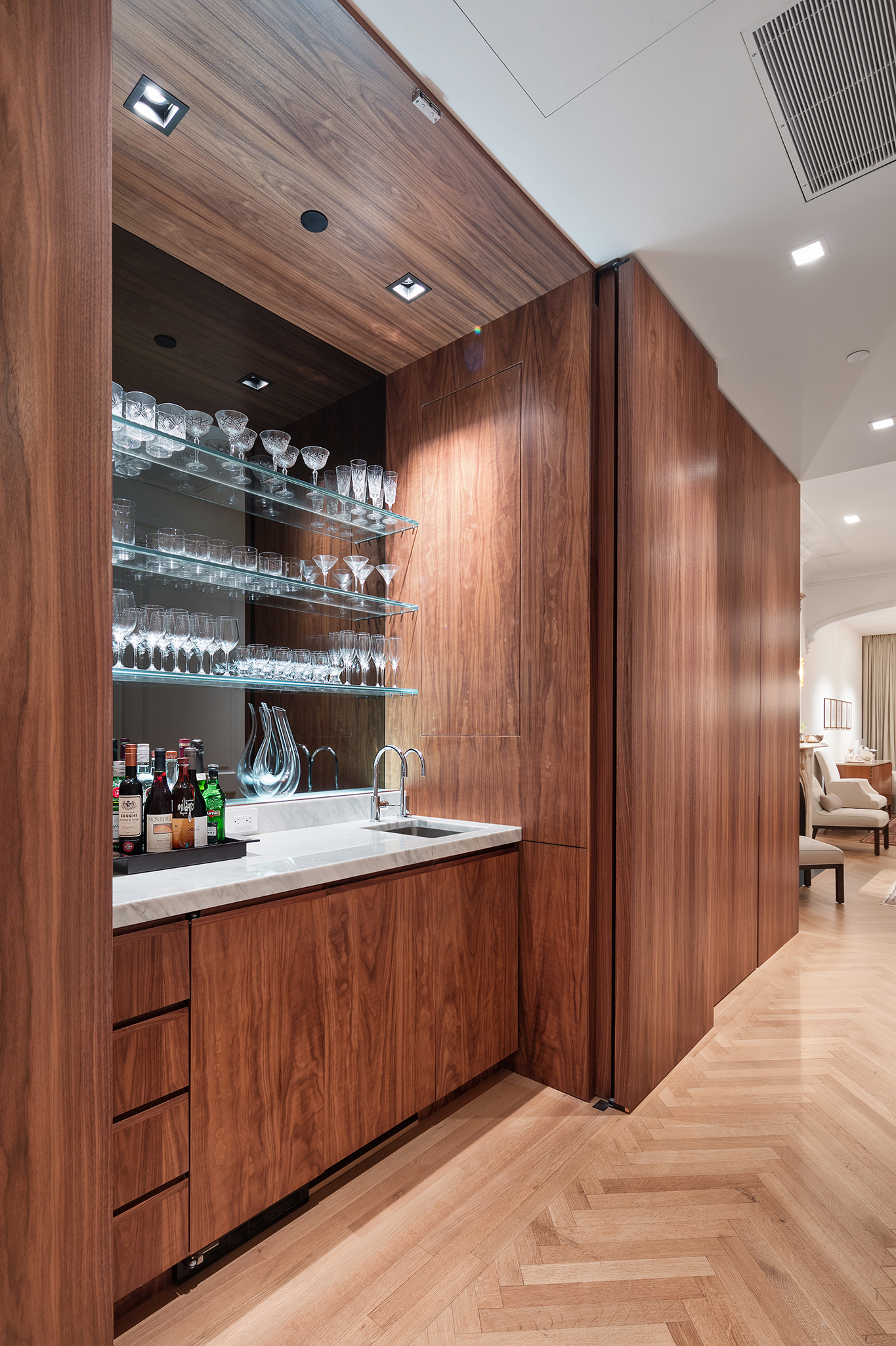 225 East 48th Street Manhattan, NY 10017 - Photo 11 of 26 Gallery Image 11