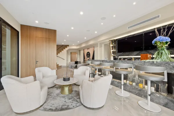 $8,750,000 | 976 Bel Air Road, Los Angeles, CA 90077