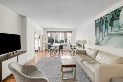 $850,000 | 201 East 37th Street, Unit 11D | Murray Hill