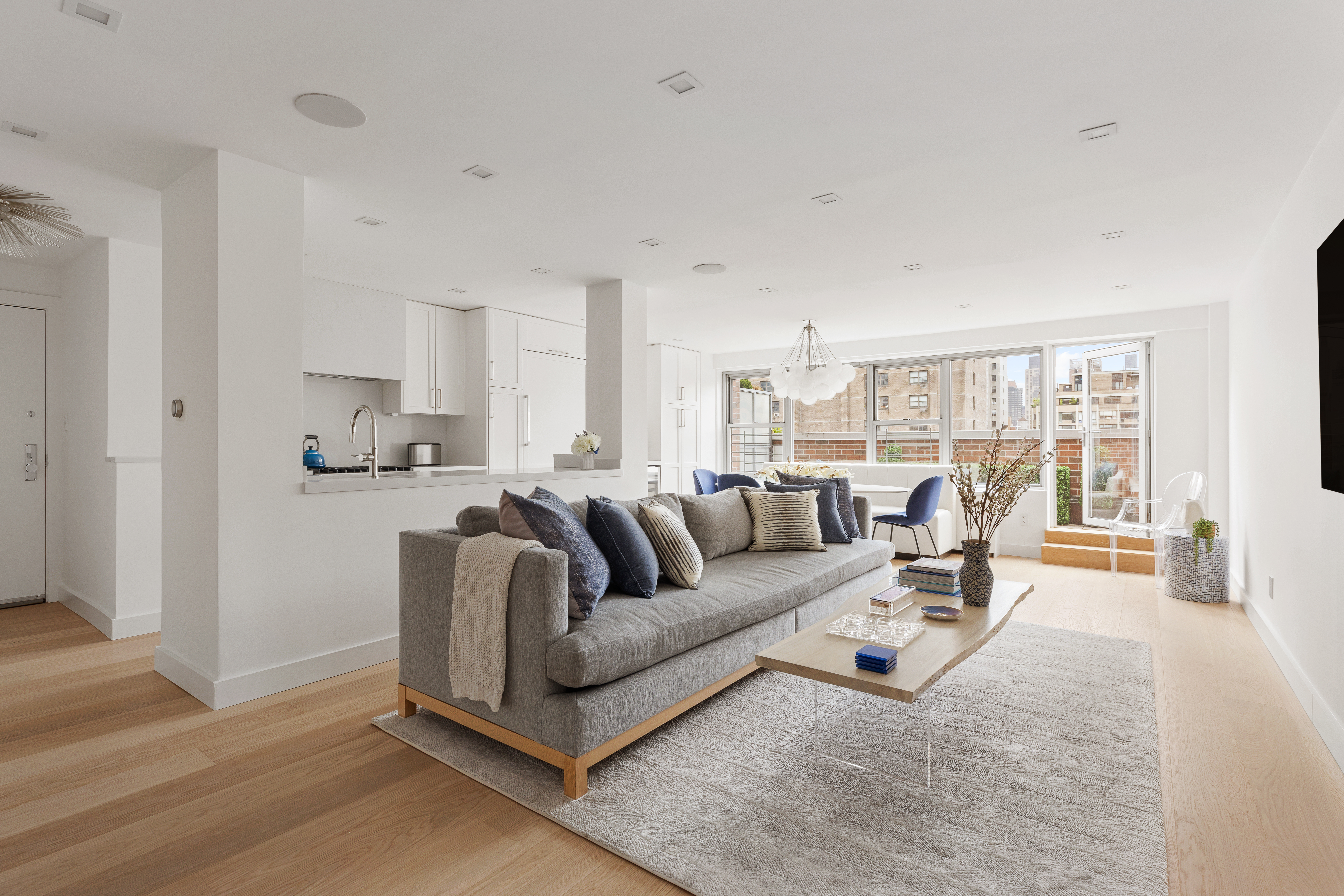 360 East 72nd Street, Unit B1105 Manhattan, NY 10021 - Photo 3 of 17