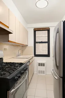 $900,000 | 165 West 66th Street, Unit 6W | Upper West Side