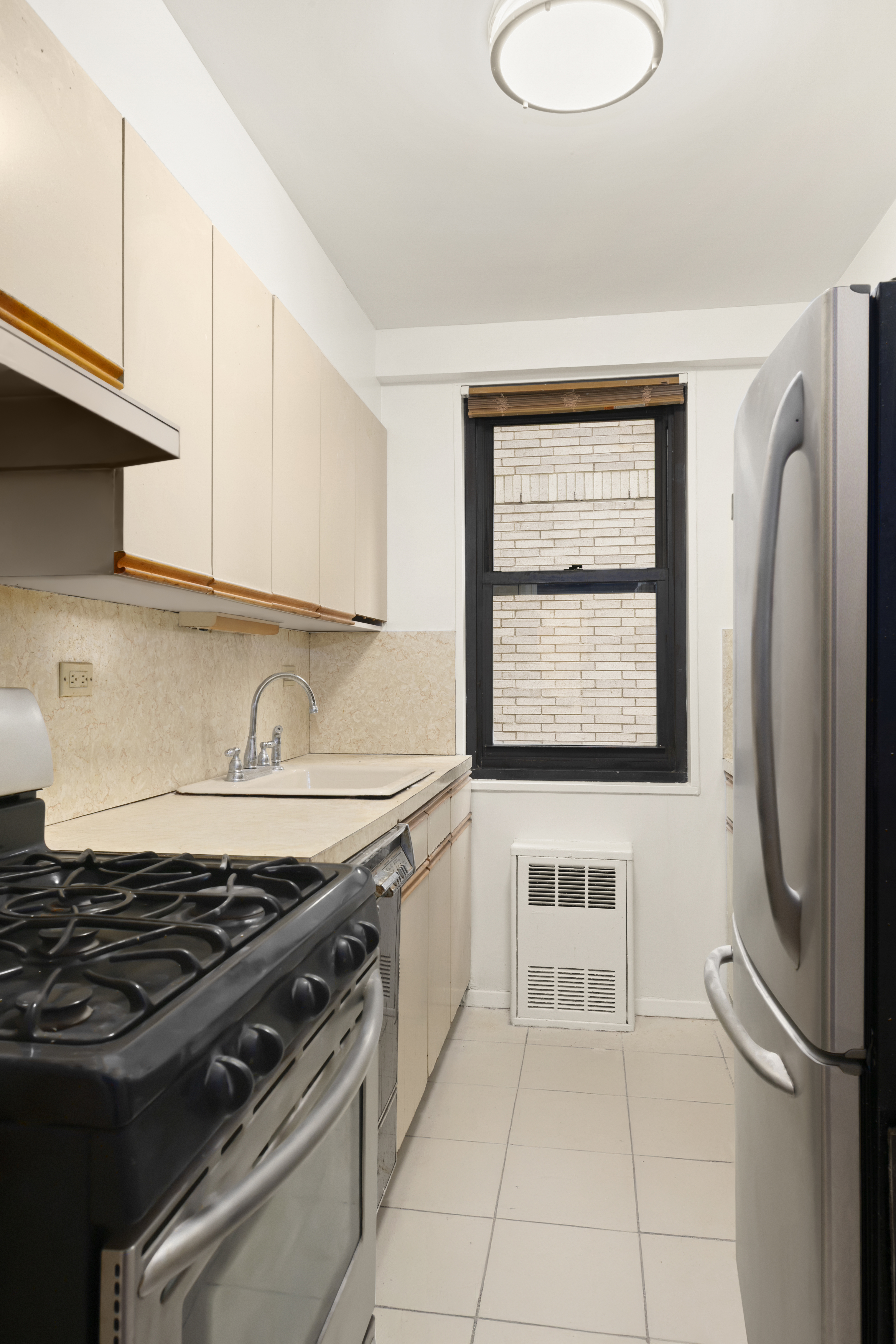 165 West 66th Street, Unit 6W New York, NY 10023 - Photo 6 of 14