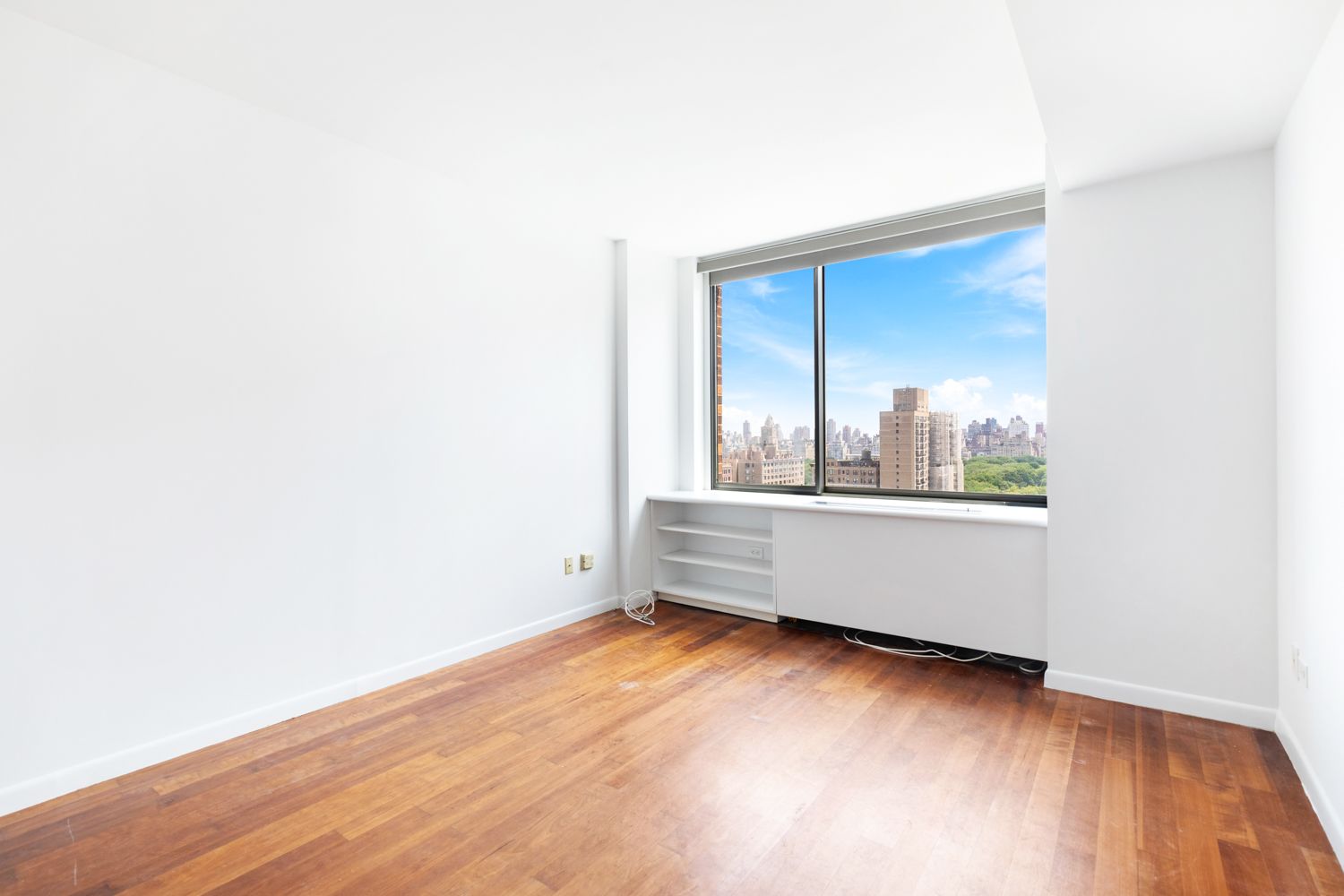 111 West 67th Street, Unit 24L Manhattan, NY 10023 - Photo 3 of 6 Gallery Image 3