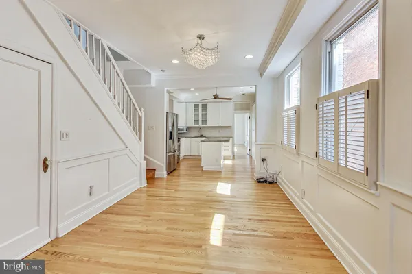 $1,200,000 | 524 10th Street Southeast, Washington, DC 20003