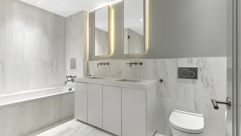 $1,350,000 | 101 Wall Street, Unit 7C | Financial District