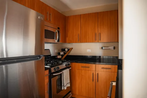 $599,000 | 20 West Street, Unit 36E | Financial District