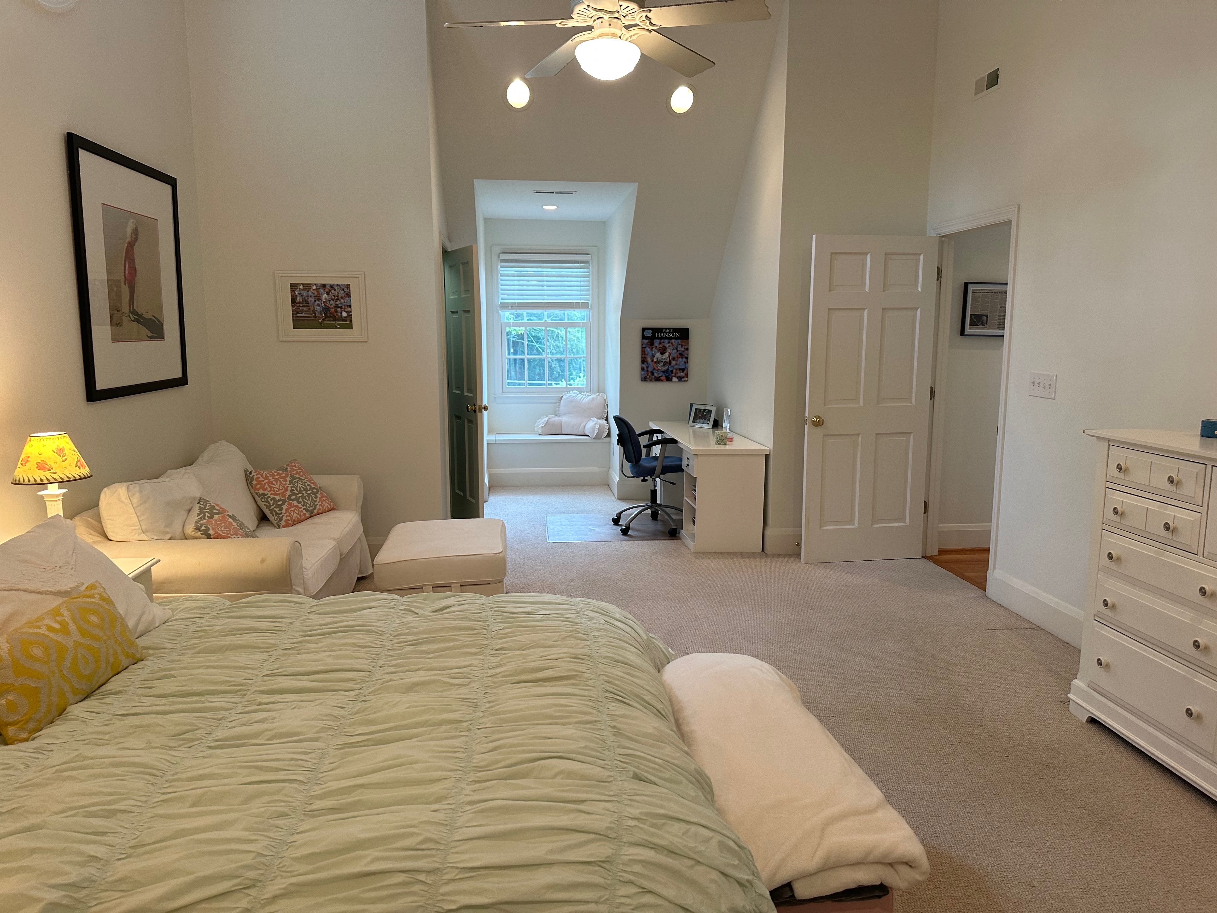 910 Army Road Towson, MD 21204 - Photo 42 of 62 a bedroom with a bed and lamp