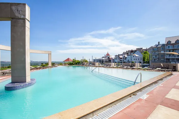 $385,000 | 208 Shearwater Court West, Unit 32, Jersey City, NJ 07305