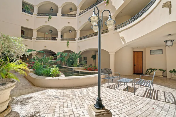 $1,195,000 | 10364 Almayo Avenue, Unit 305, Los Angeles, CA 90064