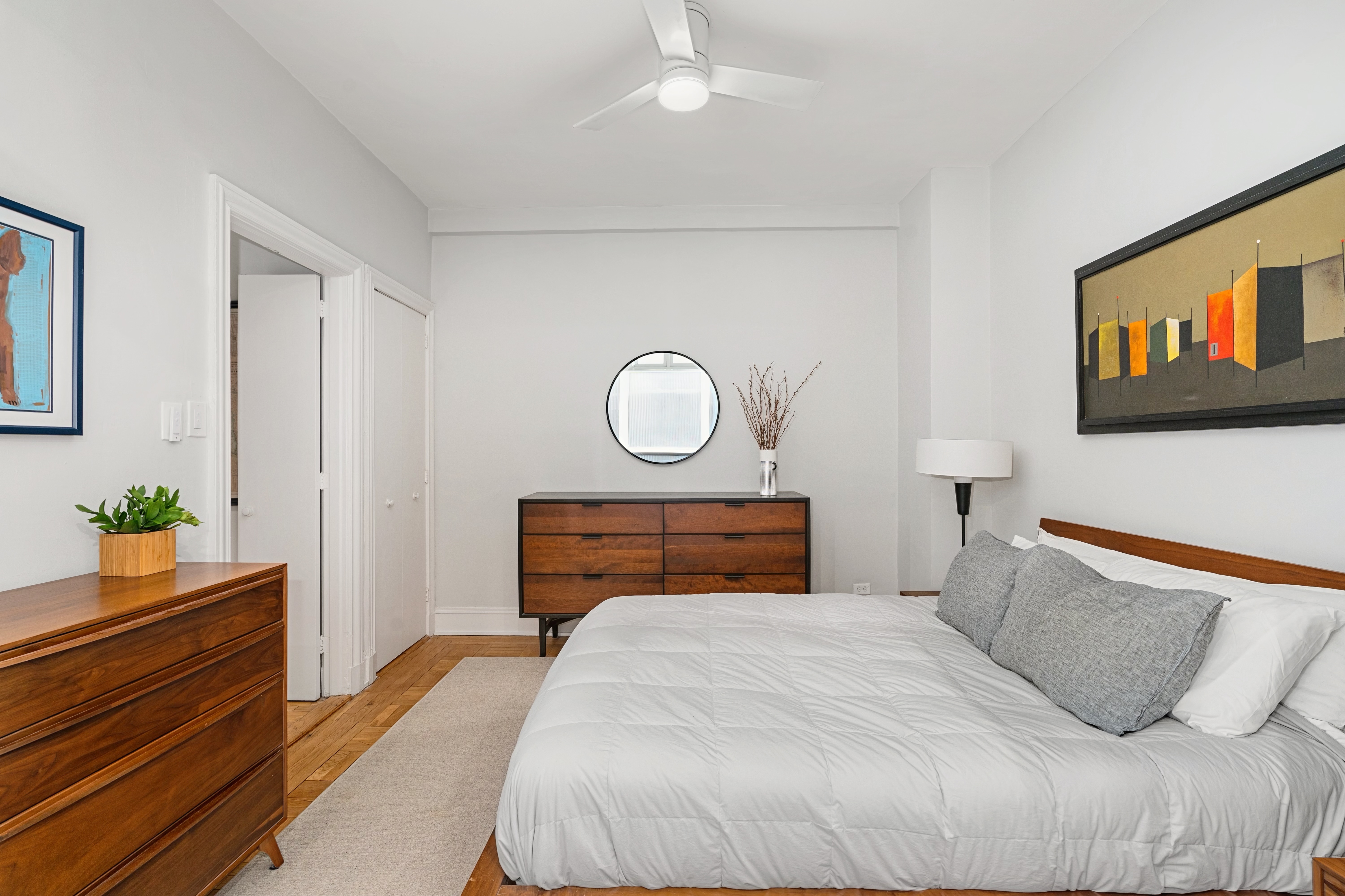 40 West 67th Street, Unit 1A Manhattan, NY 10023 - Photo 9 of 17 a bedroom with a bed and a dresser