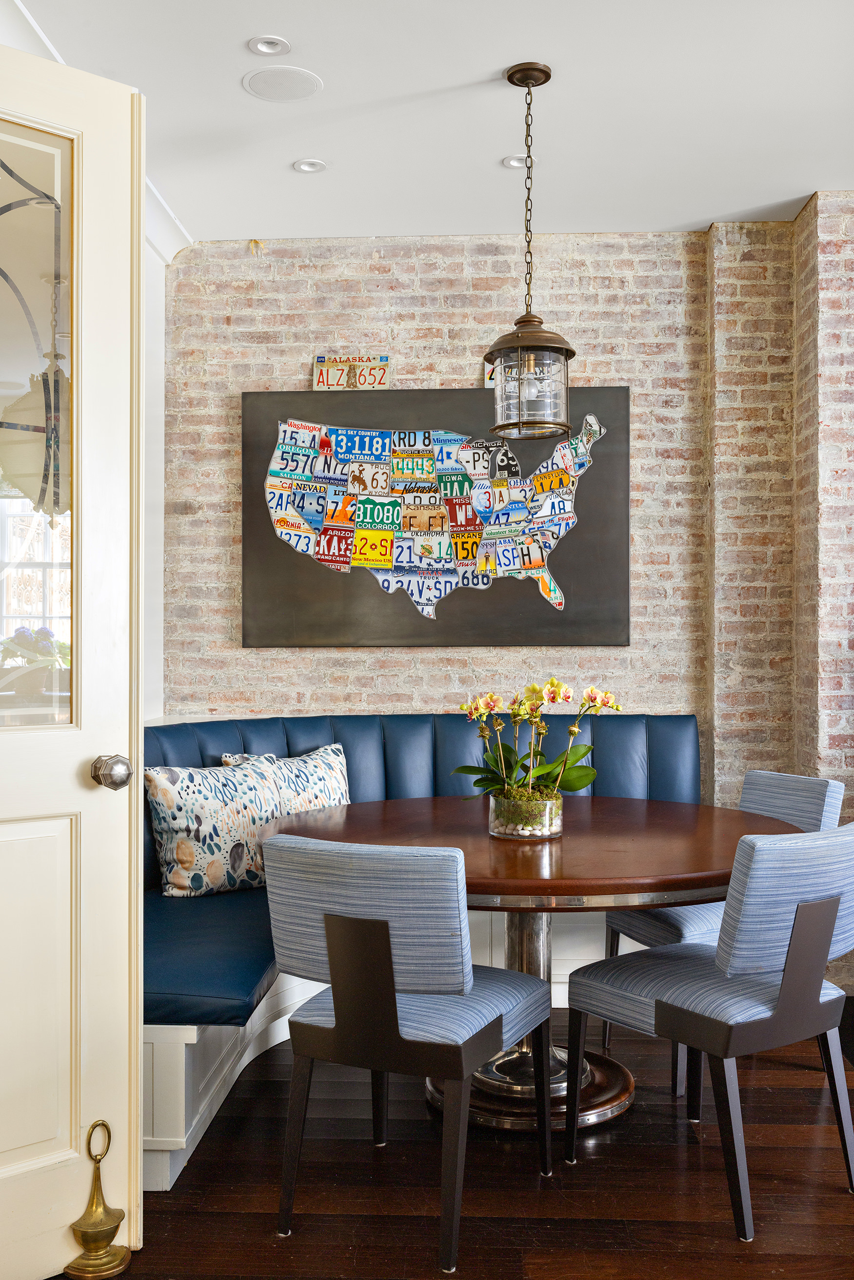 127 East 73rd Street Manhattan, NY 10021 - Photo 23 of 40 a dining room with furniture and a chandelier