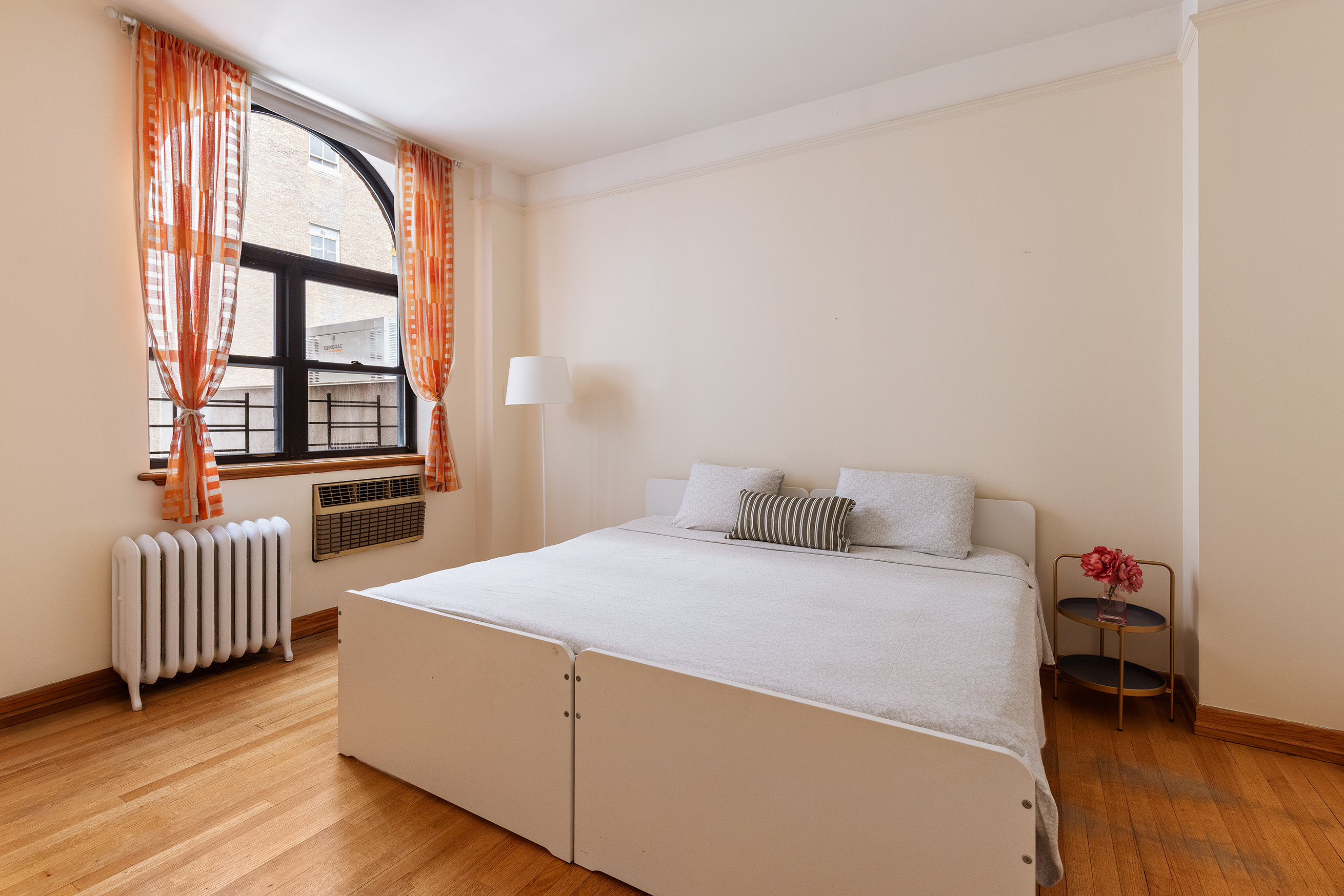 7 Gramercy Park West, Unit 6AB Manhattan, NY 10003 - Photo 5 of 12 a bedroom with a bed and a window