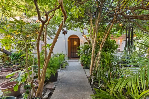 $1,230,000 | 836 North Benton Way, Los Angeles, CA 90026