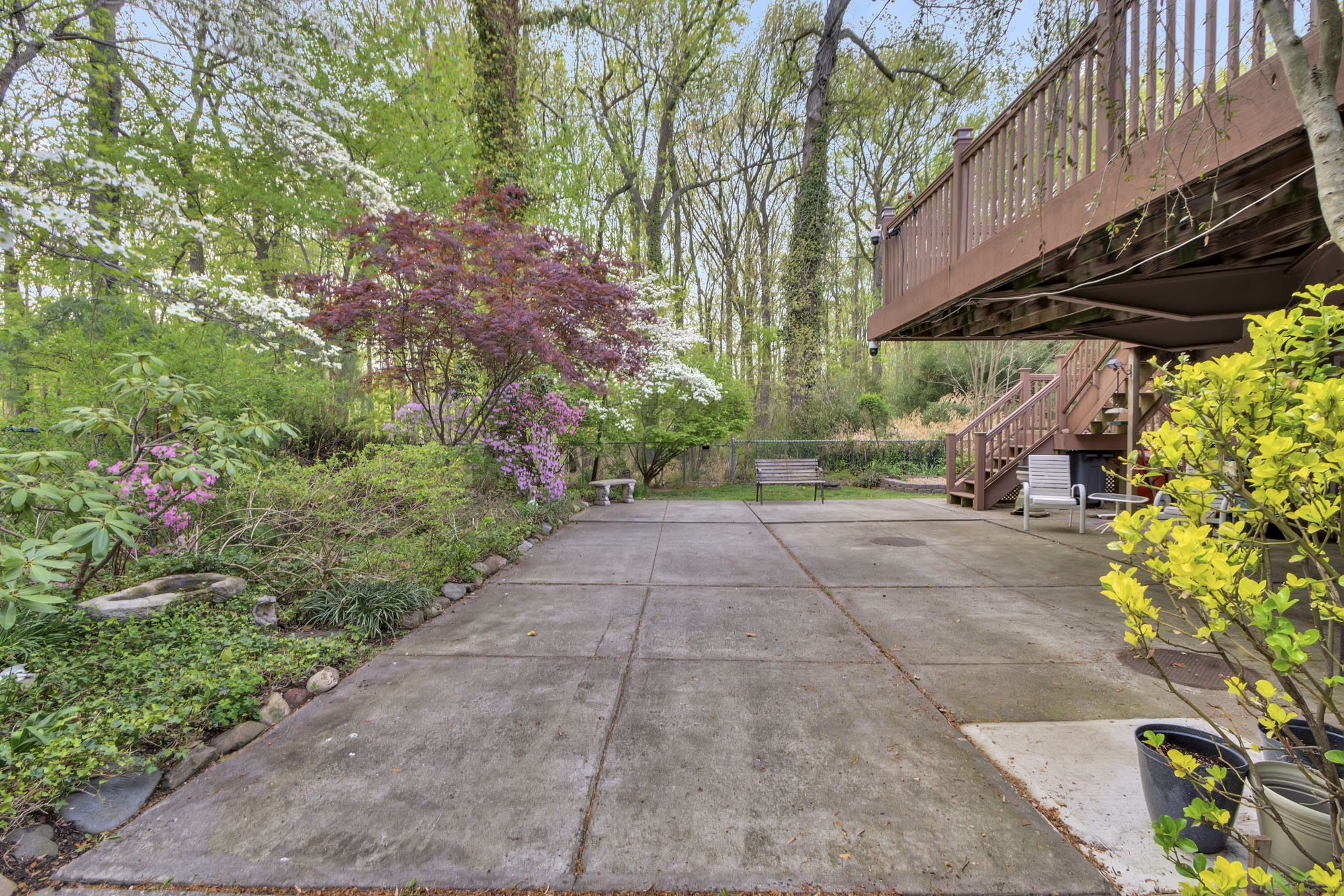 131 Jansen Street Staten Island, NY 10312 - Photo 19 of 21 a backyard of a house with lots of green space