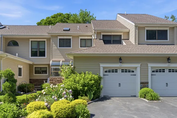 $965,000 | 67 Villas Circle, Unit 67, Melville, NY 11747