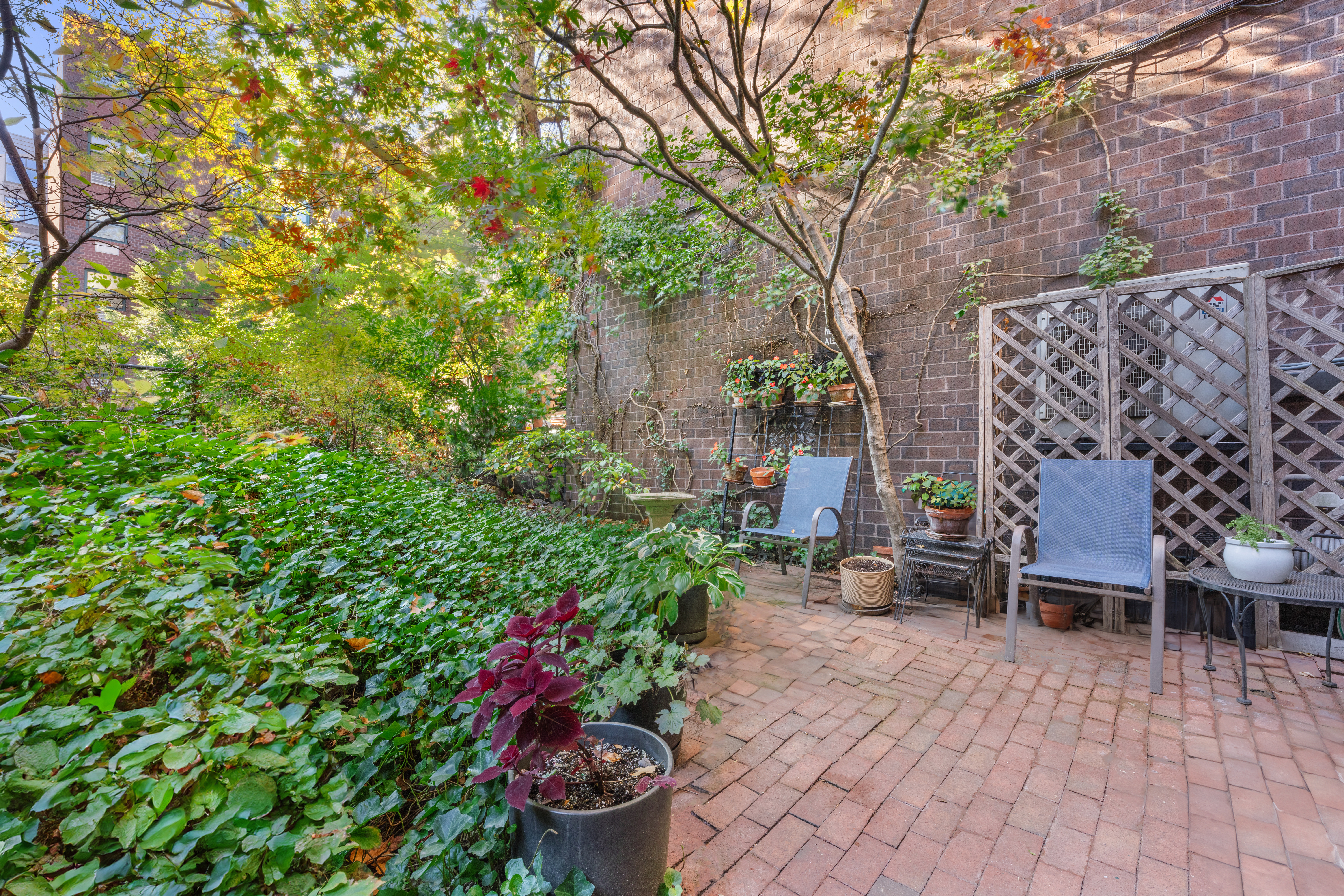 129 Barrow Street, Unit GA Manhattan, NY 10014 - Photo 6 of 17 a garden with chairs and a table