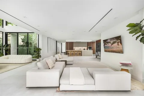 $6,350,000 | 5630 Pine Tree Drive, Miami Beach, FL 33140